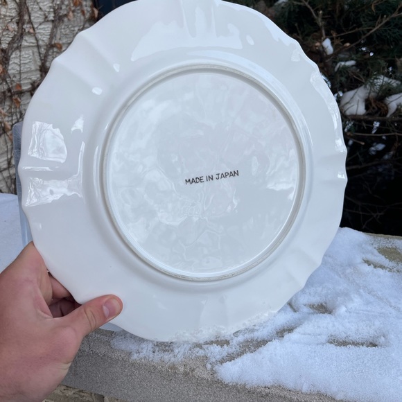 Hand-Painted Luxury Plate (Made in Japan) - Picture 3 of 4